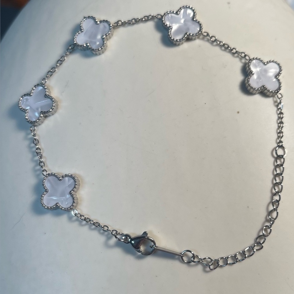 Silver and Pearl Clover Bracelet Designer Luxury Style Silver Plated Quatrefo…